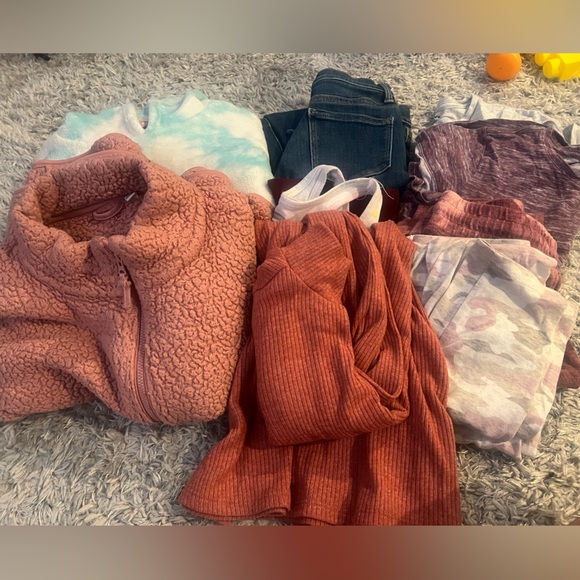 Lot of 10-12 girls clothes - Picture 1 of 6